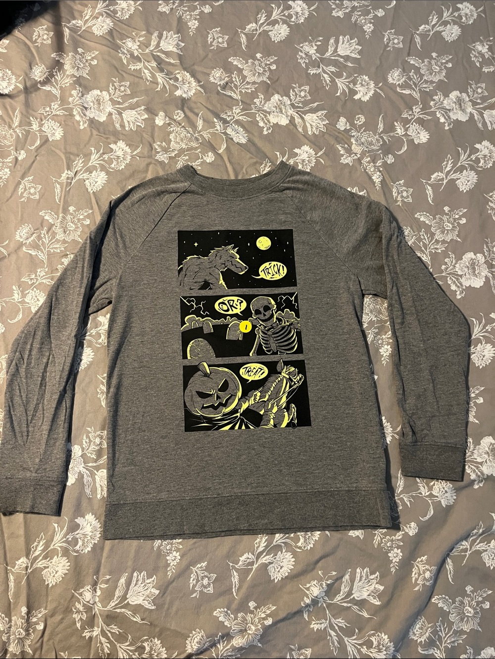 Cat & Jack Gray Long Sleeve Halloween Graphic Tee with Yellow Accents